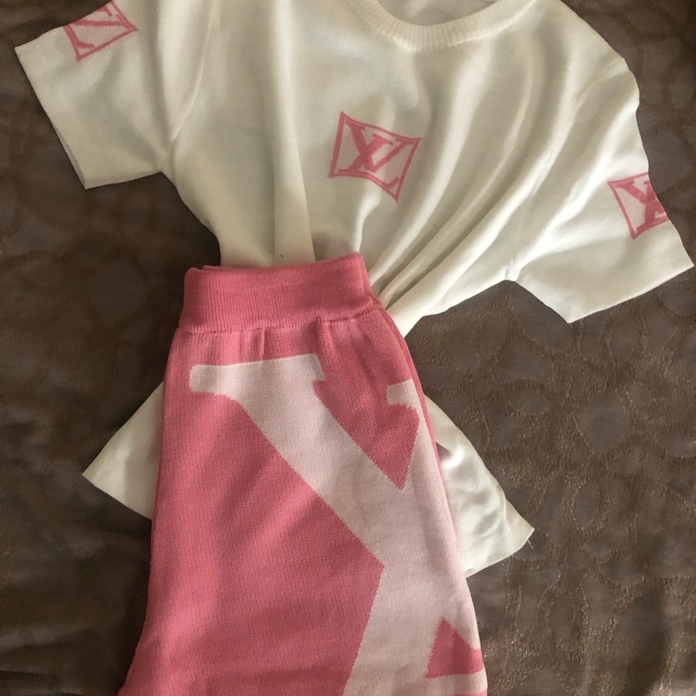 Beautiful LV shorts set💗Dior🕶’s included with purchase🤍